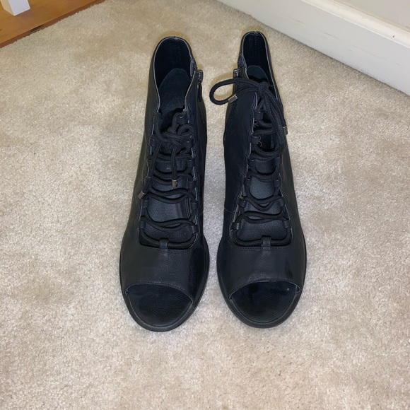 Me too black peep toe tie boots size 10 - Picture 3 of 7